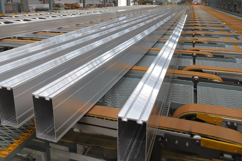 4-aluminum-lines-on-a-conveyor-belt-in-a-factory-picture-id522563297